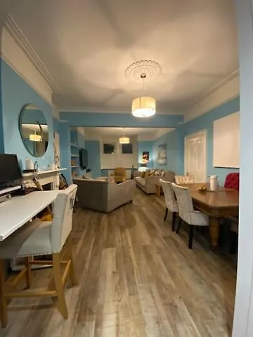 The House - Southampton Villa