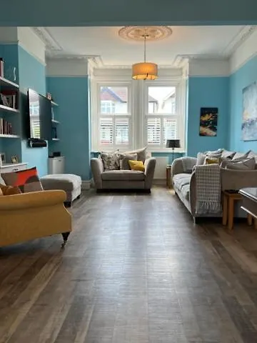 The House - Southampton Villa